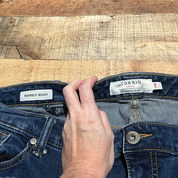 Torrid Women's Medium Wash Denim No Rips Or Distressed Barley Boot Jeans Sz 24 R - Picture 3 of 4